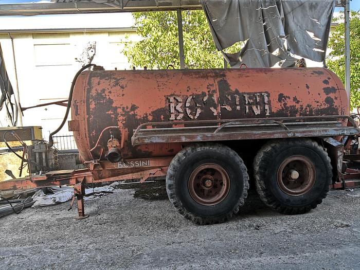 Usato Botte Liquame Bossini 80 q. Targa e libretto