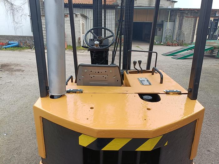 Usato Muletto Caterpillar modello V300