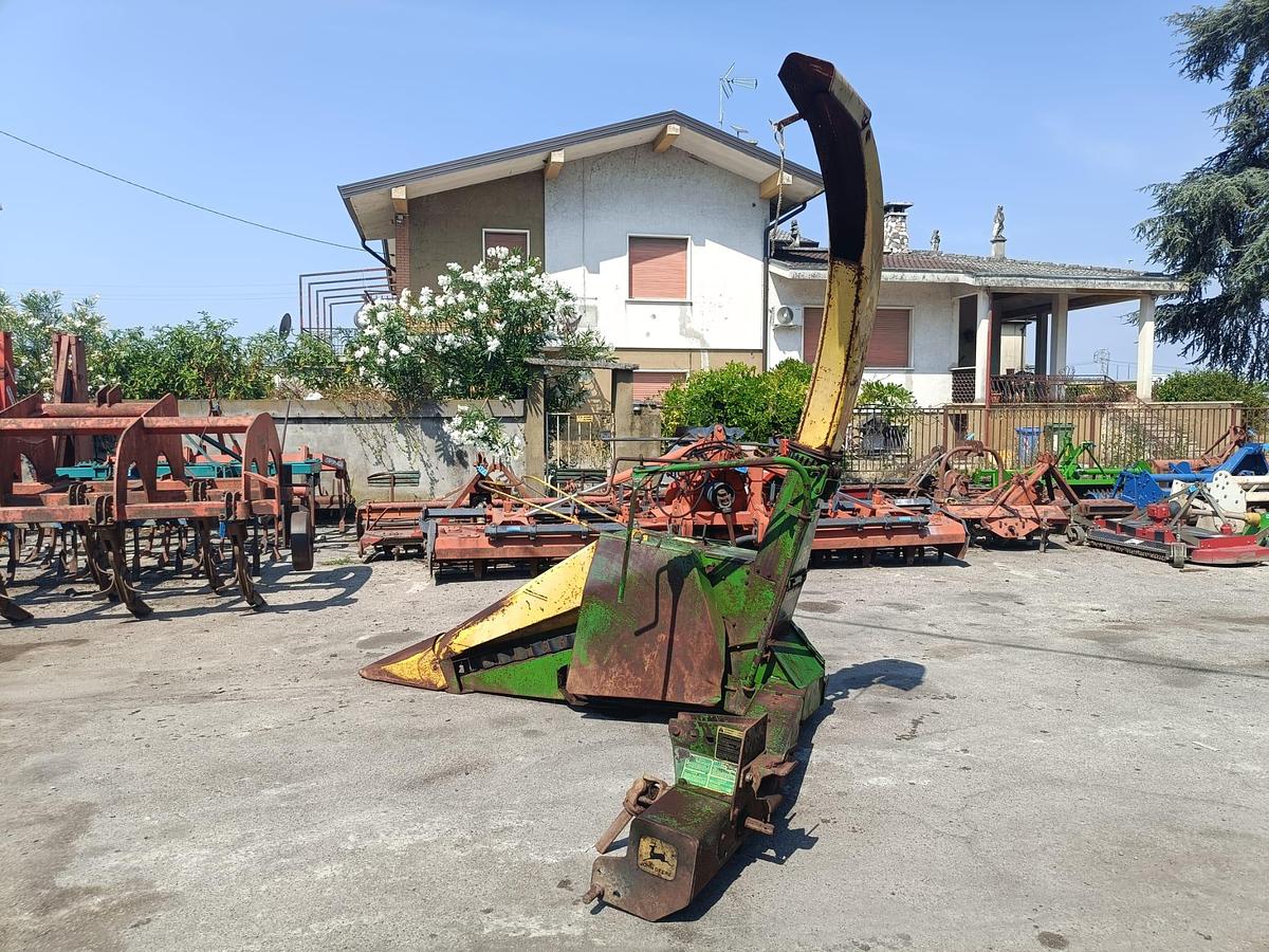 Usato trincia mais ad una fila John Deere 