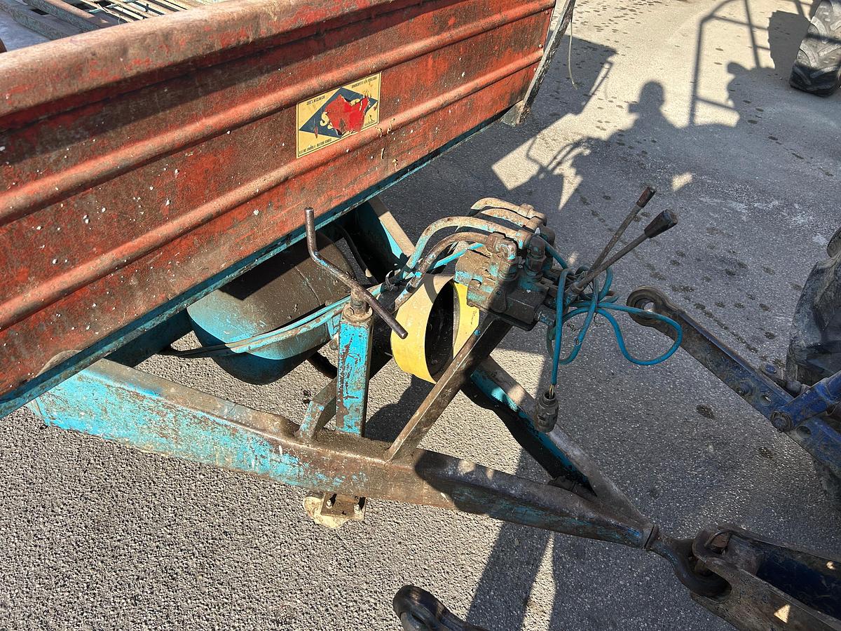 Usato Rimorchio da uva ribaltabile trilaterale- altezza 3,50m