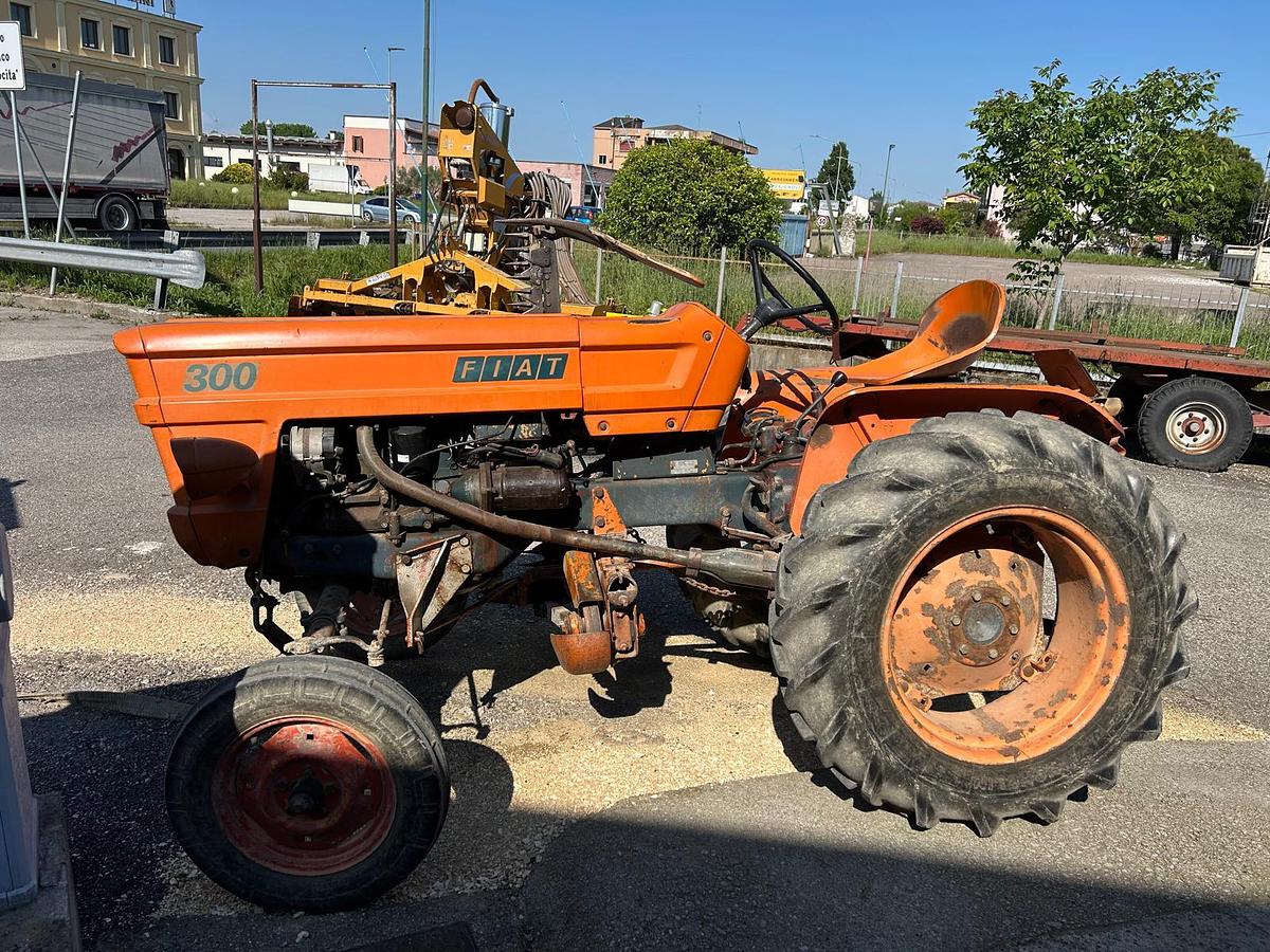 Usato Fiat 300 con barra falciante