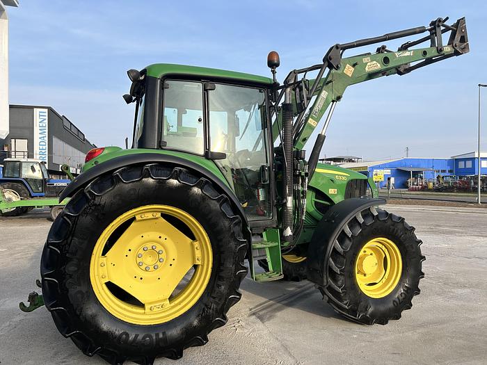 Usato John Deere 6330 con caricatore- freni ad aria 200q