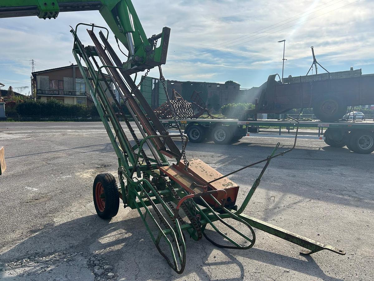 Usato Nastro elevatore per balline di fieno marca Guaresi mod. Guam