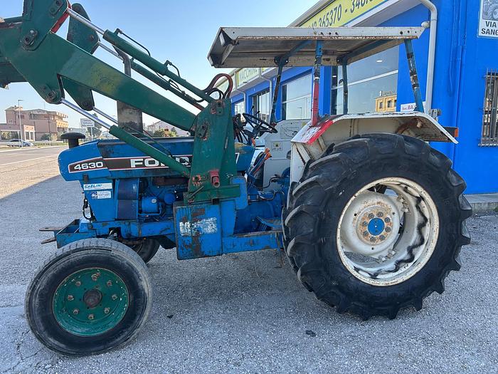 Usato Ford 4630 con caricatore e benna