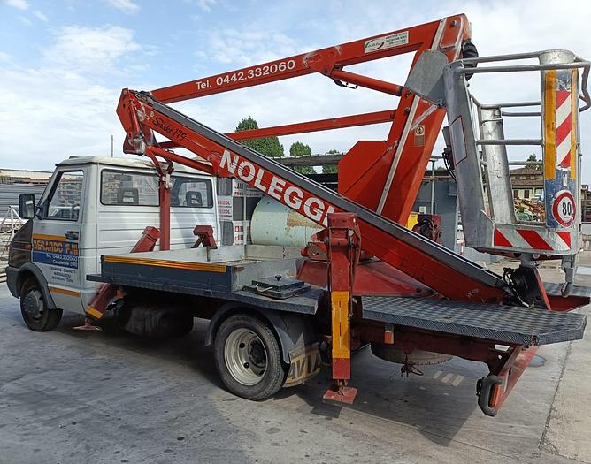 Usato Piattaforma aerea Oil&Steel modello Snake 179