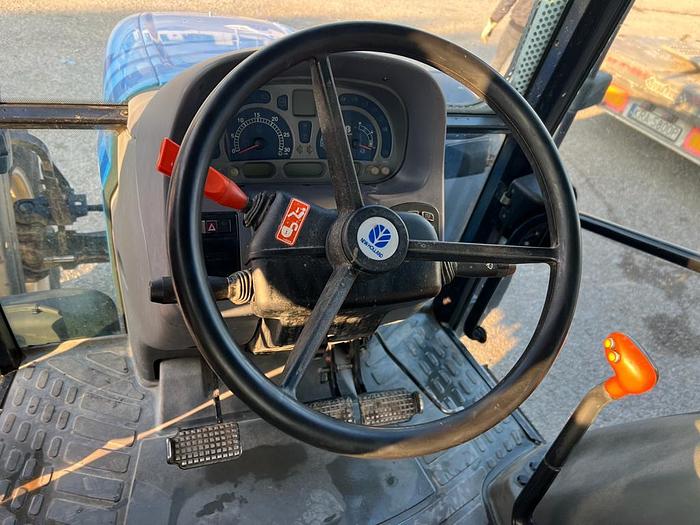 Usato New Holland TL 90 A -freni ad aria- anno 2006