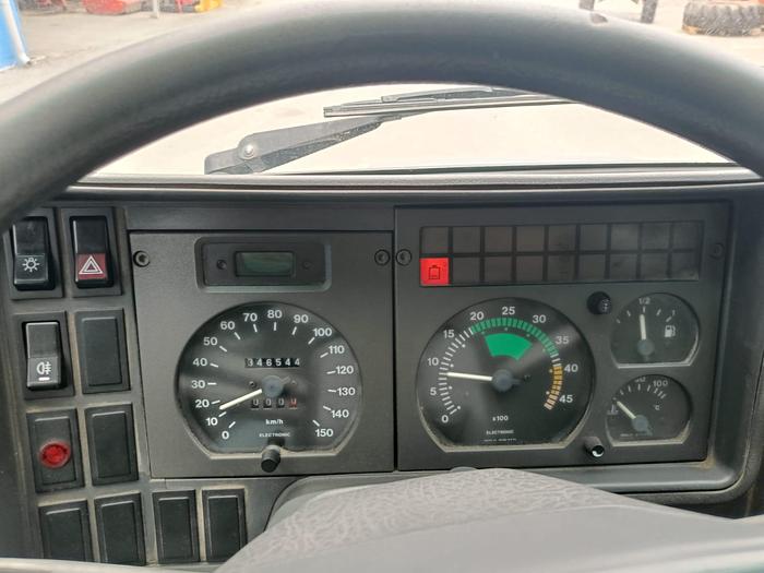 Usato Autocarro Iveco Daily 35 con gru- patente B