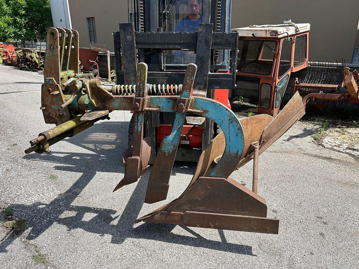 Usato Aratro monovomere singolo meccanico