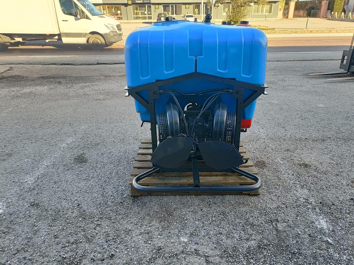 Usato Botte per trattamenti MFC da 650L-per vigneto o frutteto