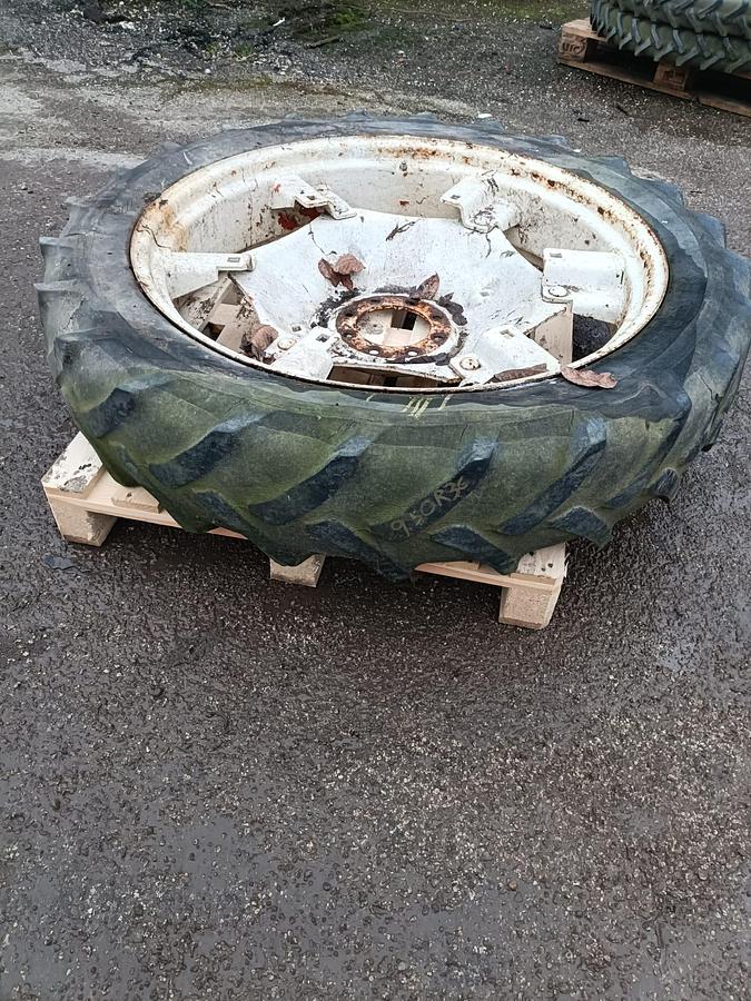 Usato Gomme varie per trattore agricolo o rimorchio (1)