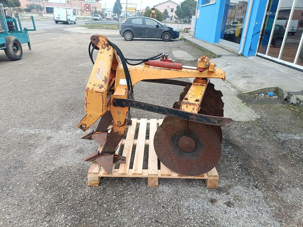 Usato ripper disco Oesse mod 6D idraulico-per vigneto o frutteto