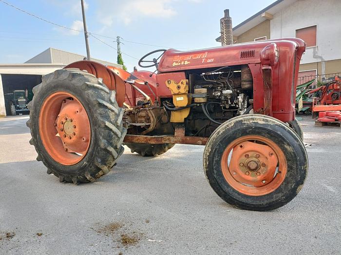 Usato Fiat 411 con idroguida e arco di protezione