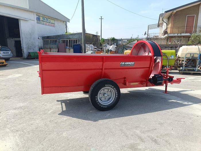 Usato Spandiletame Annovi tipo A40 da vigneto