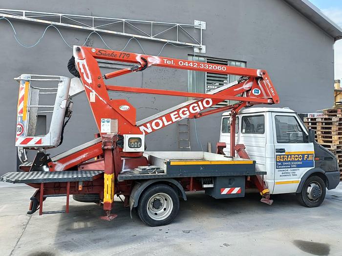 Usato Piattaforma aerea Oil&Steel modello Snake 179