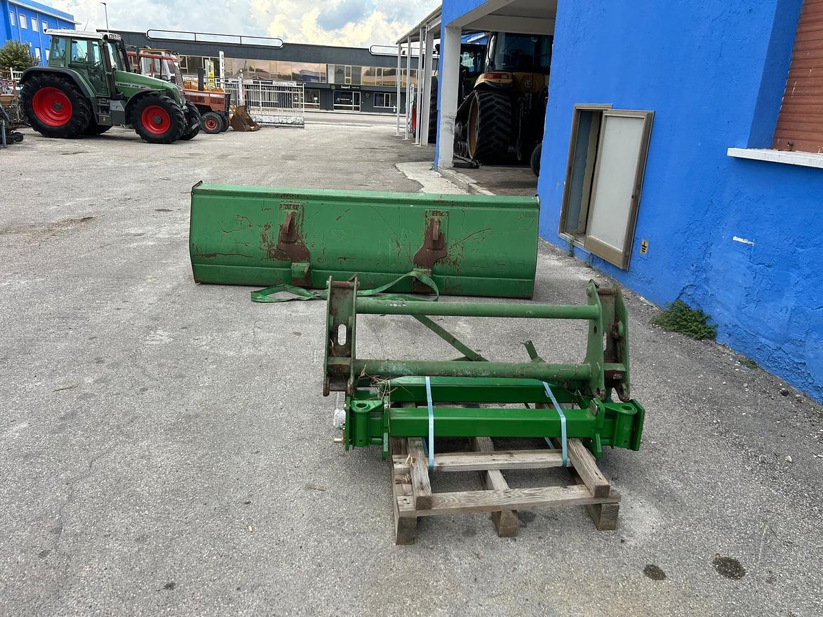 Usato Accessori caricatore John Deere per trattore agricolo