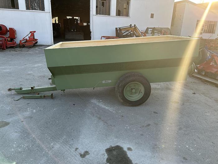 Usato Rimorchietto da uva con coclea sottostante