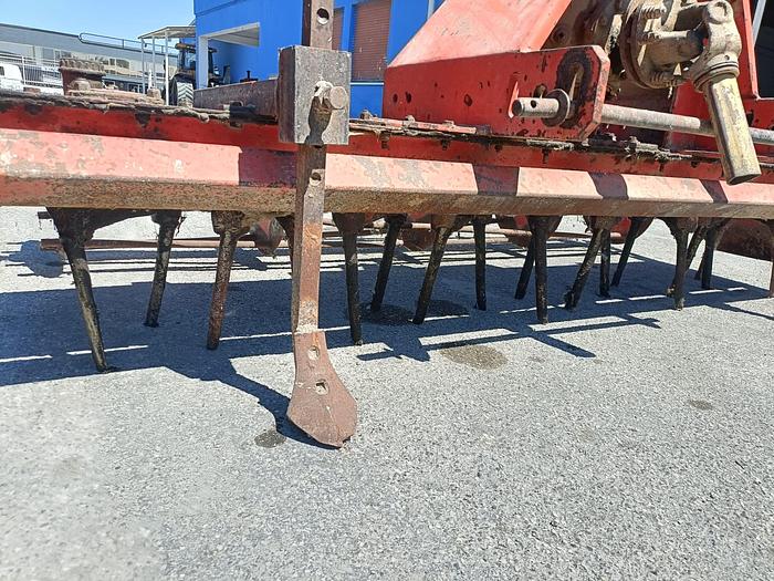 Usato Erpice rotante a denti da 2,30m con rullo a gabbia