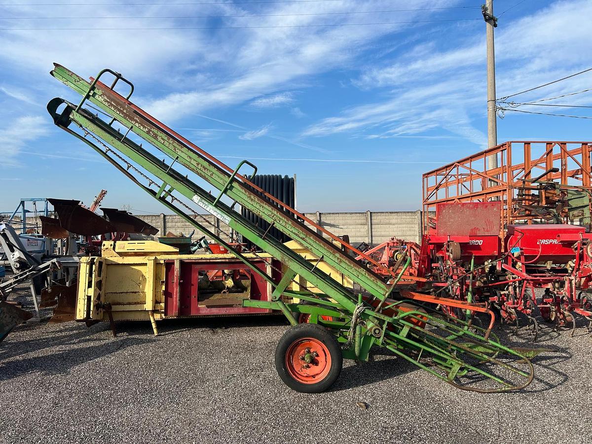 Usato Nastro elevatore per balline di fieno marca Guaresi mod. Guam