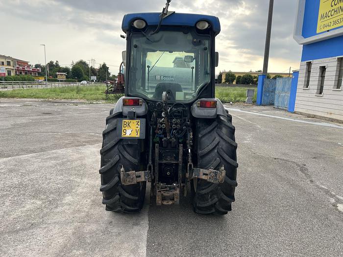 Usato New Holland T 4030 V- CV 80- cilindri 4- anno 2014
