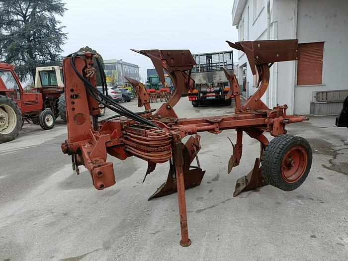 Usato Aratro bivomere idraulico dentro e fuori solco