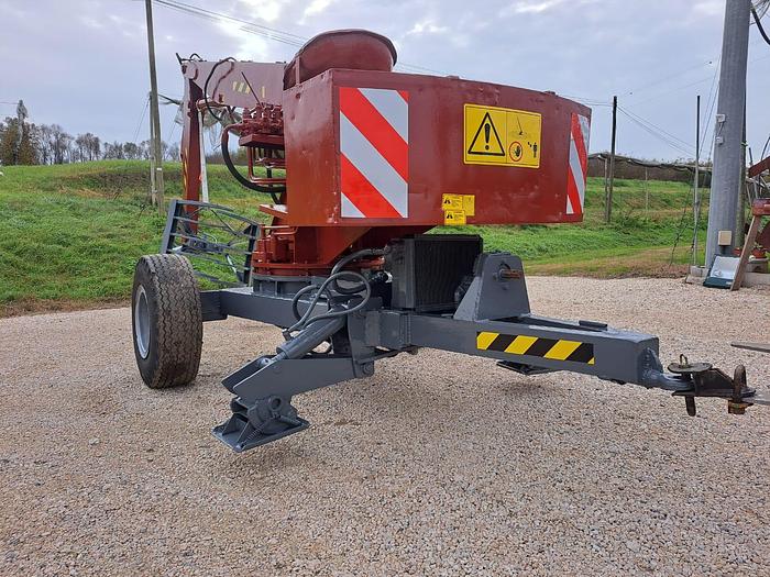 Usato Caricaletame con staffe idrauliche