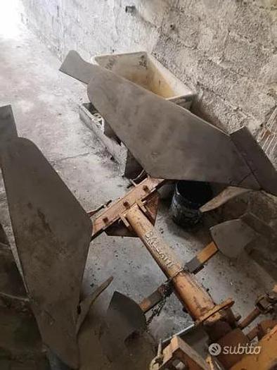 Usato Aratro monovomere Balzani