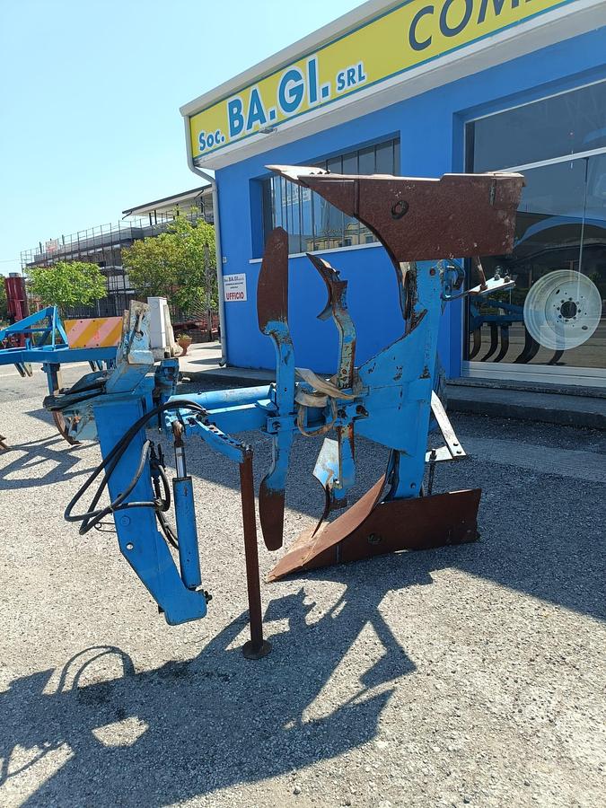 Usato aratro monovomere voltaorecchio idraulico