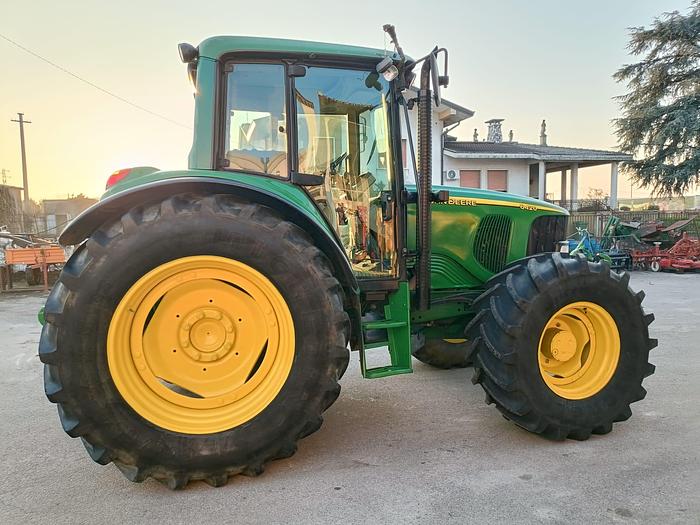 Usato John Deere 6420 con sollevatore e PTO anteriori