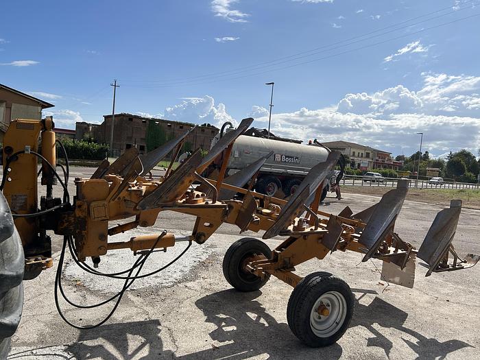 Usato Aratro quadrivomere Mipra modello Taurus