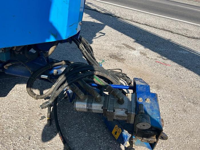 Usato Vendemmiatrice trainata New Holland braud TB 15