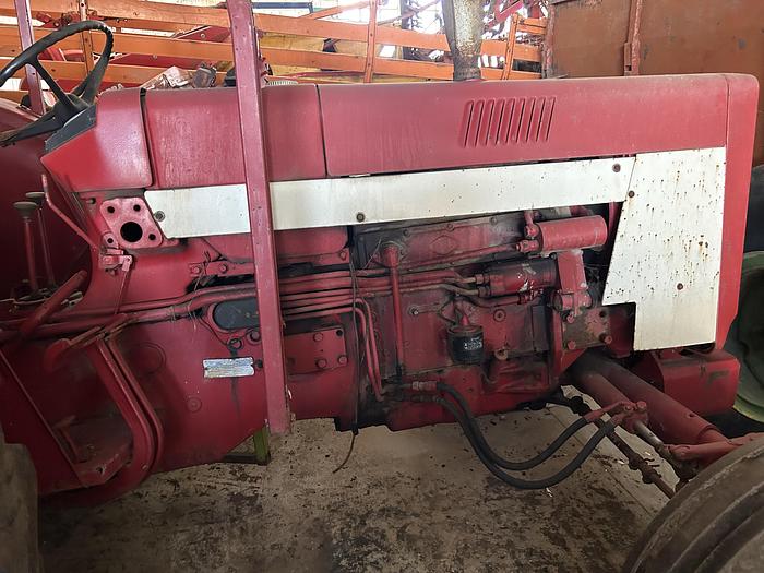 Usato International 824 - cilindri 4 - cavalli 90