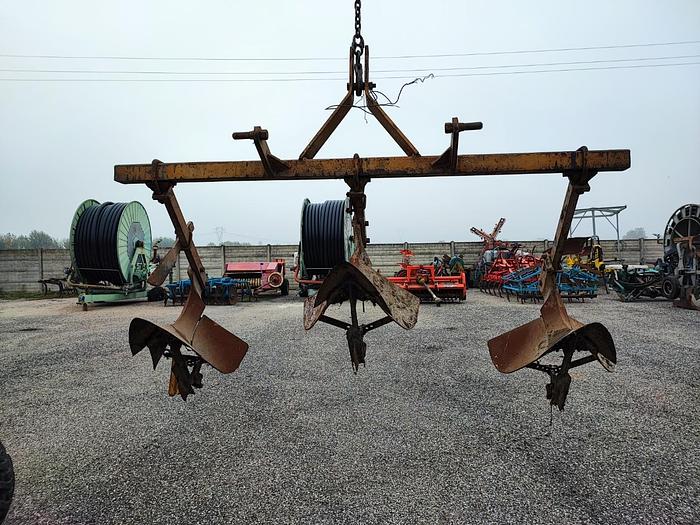 Usato Aratro a versoio Moro 3 elementi regol.