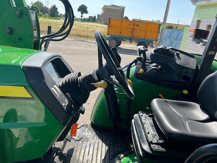 Usato John Deere 5105 M caricatore JD 563- anno 2012