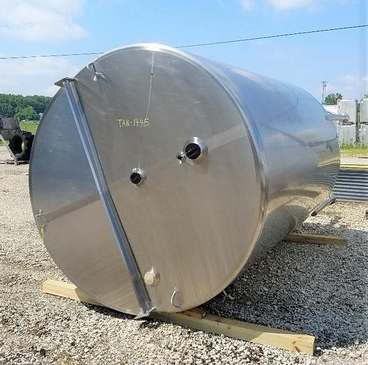 Used 3,000 GALLON WALKER SANITARY STAINLESS STEEL TANK
