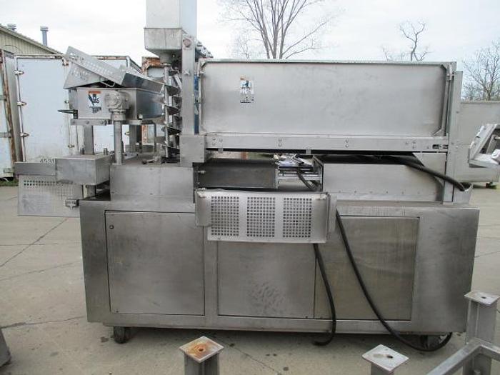 Used FORMAX FORMER, PFM-26 WITH TENDERFORM PFM-26