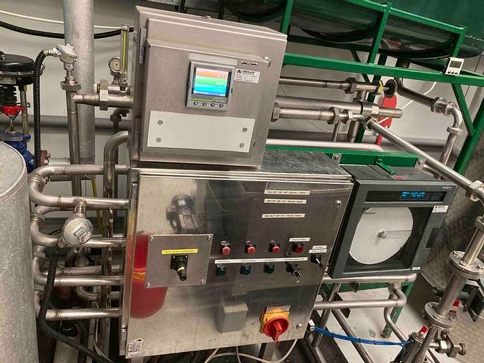 D'occasion COMPLETE FILLING AND CAPPING SYSTEM