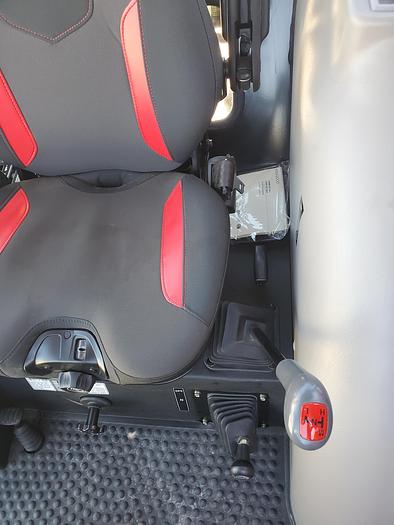 Mahindra 2665ST Tractor w/ Loader ** 2 hrs - Never Used **