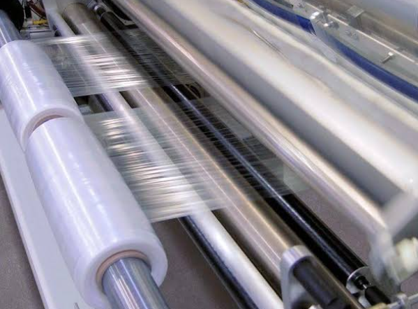 Pre-stretched machine film 440mm, 2800m, 8mu