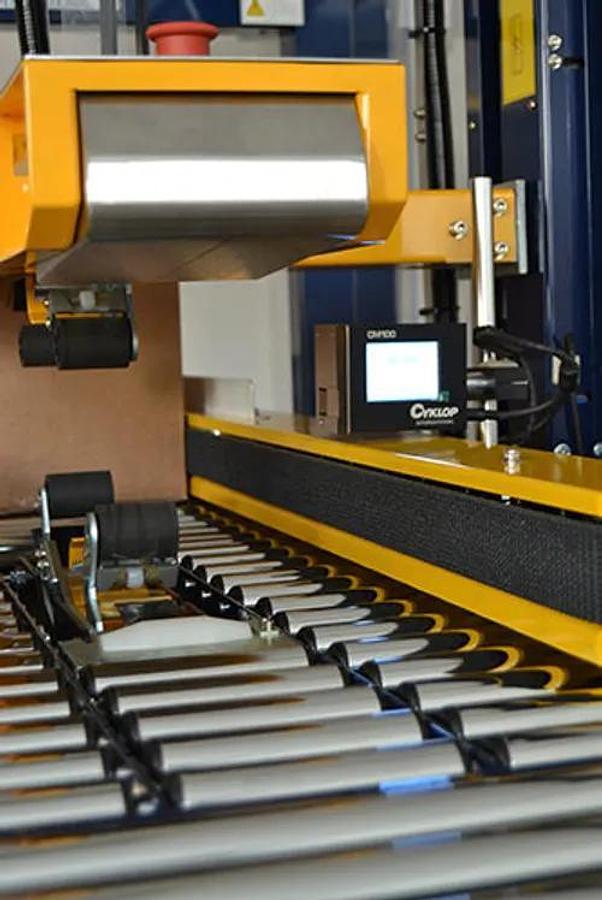 Cyklop Strapping Machine And Case Sealer: AMPAG KOMBI