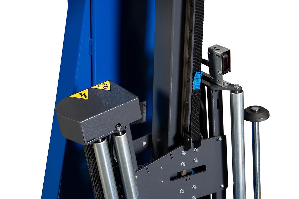 C-One Motus Semi-Automatic Pallet Wrapper