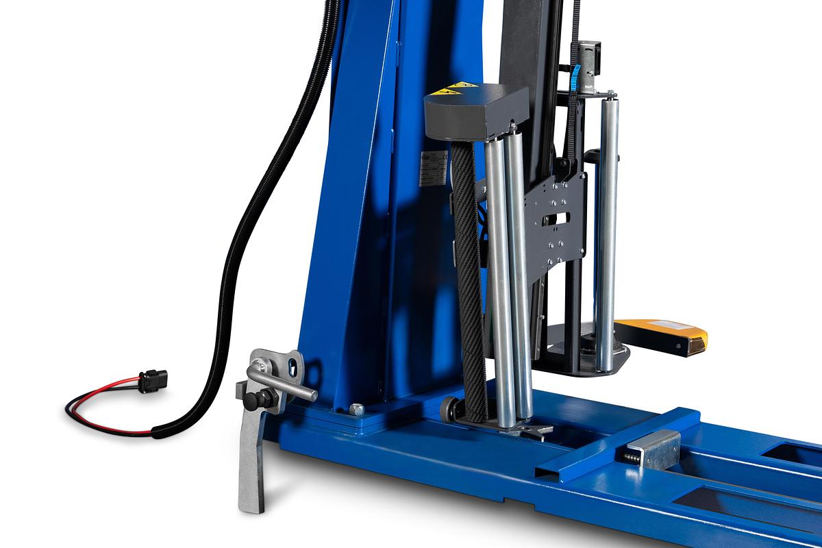 C-One Motus Semi-Automatic Pallet Wrapper