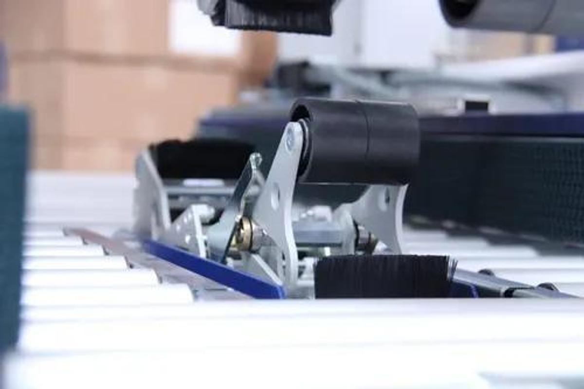 Cyklop Semi Automatic Case Sealer: CT 303 SDF