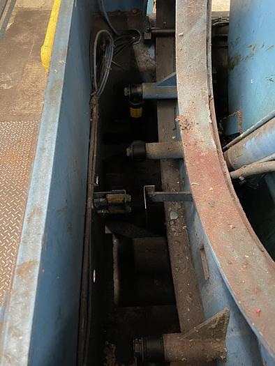 Used 2005 Ellis 900lb washer/extractor