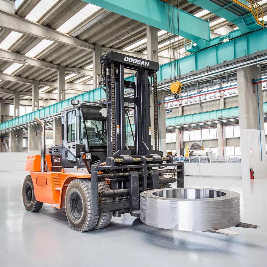 35,000lb. Diesel Warehouse Forklift, Pneumatic Tires