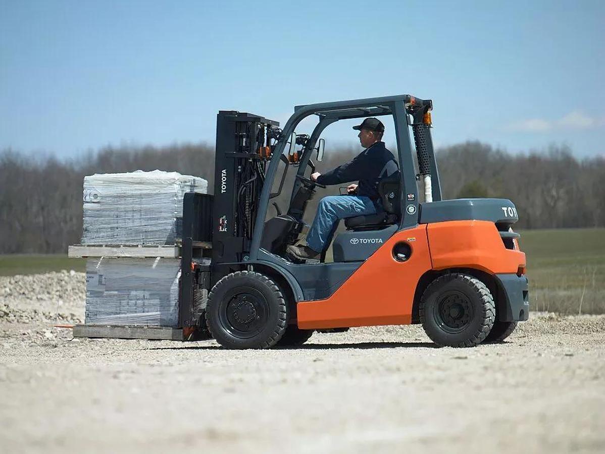 10,000-12,500 lb. Diesel Warehouse Forklift, Pneumatic Tires