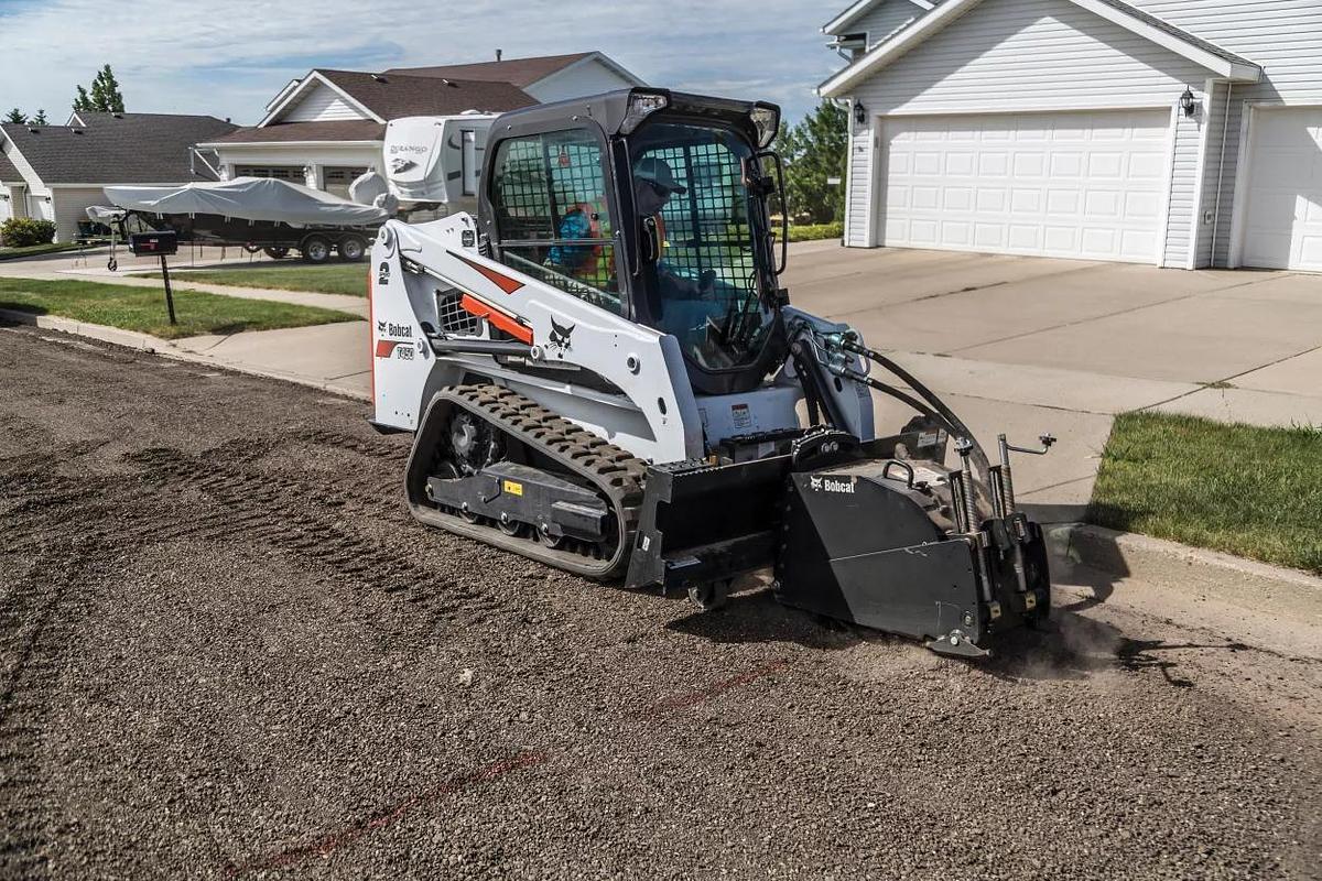 1,400-1,600 lb. Compact Track Loader