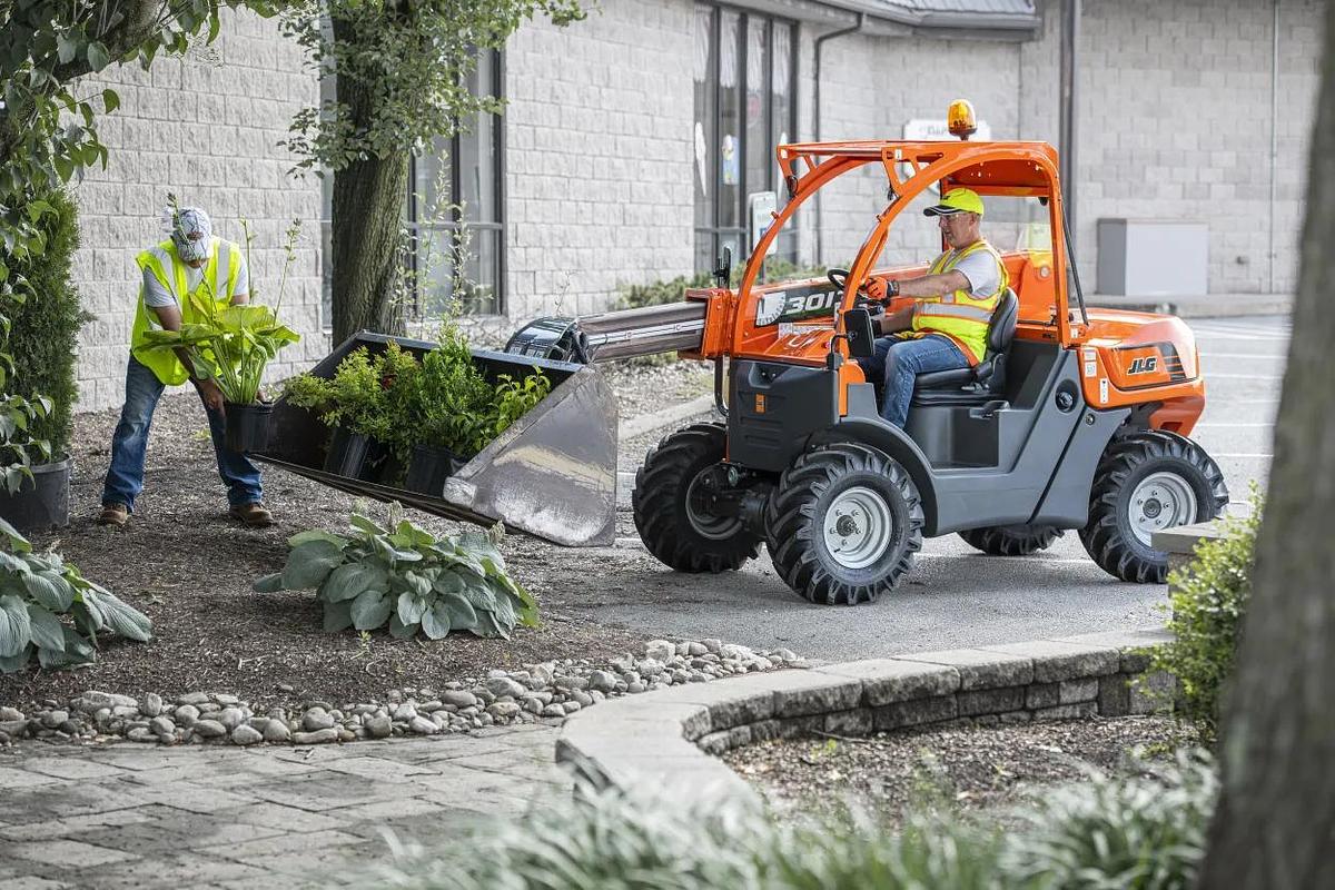 3,000 lb. Telehandler, Compact, 13 ft., Variable Reach