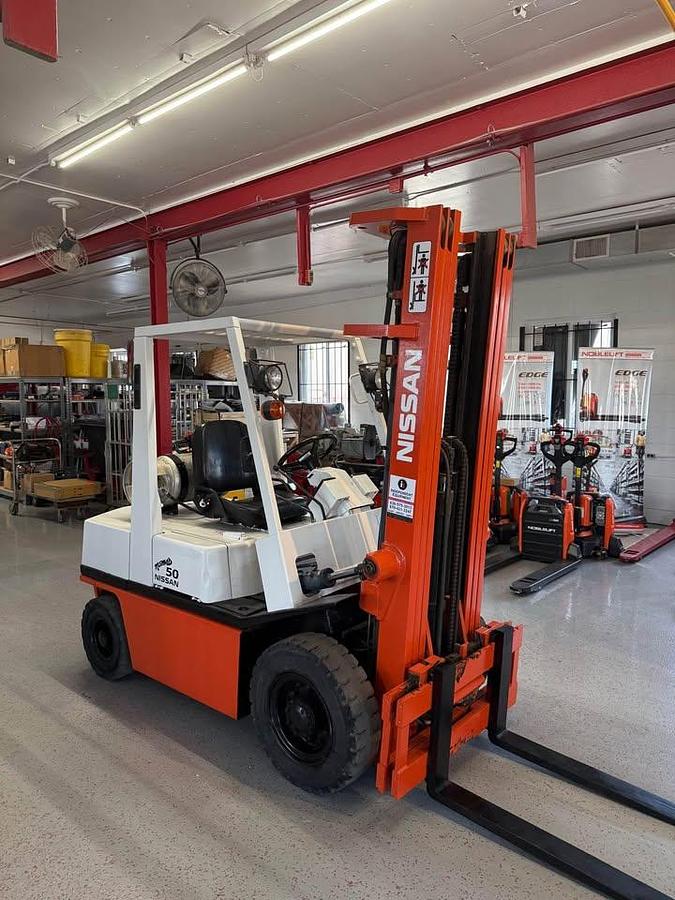 Used Nissan 5,000lbs Capacity Solid pneumatic tire forklift