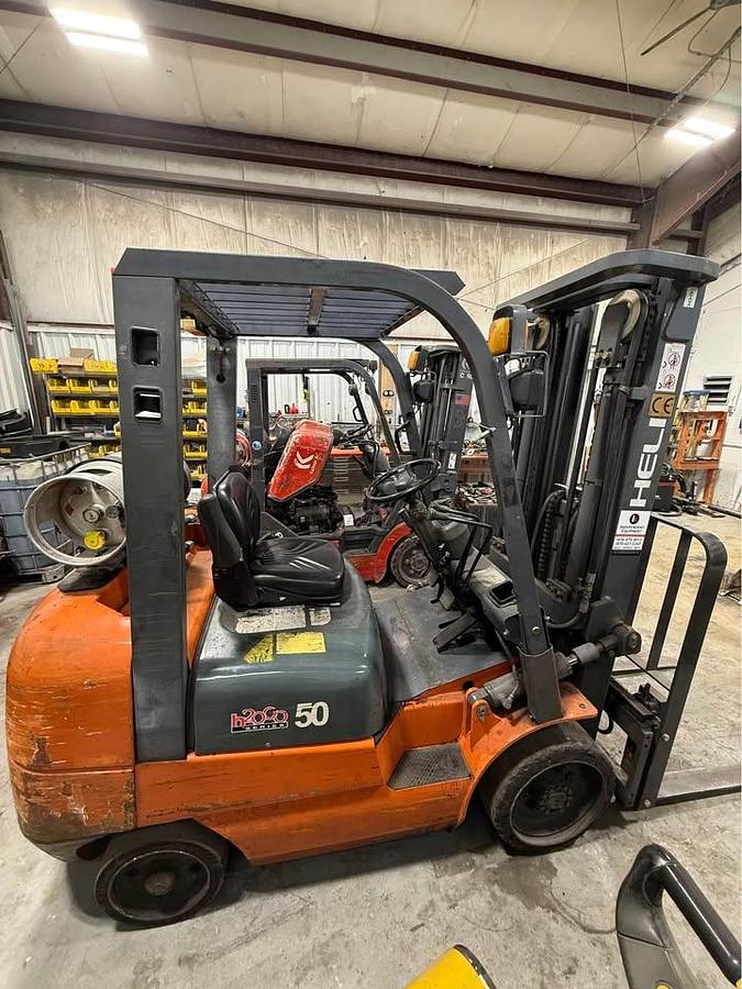 Used HELI 5,000 lb LPG Forklift – Nissan K21 Engine – Side Shift