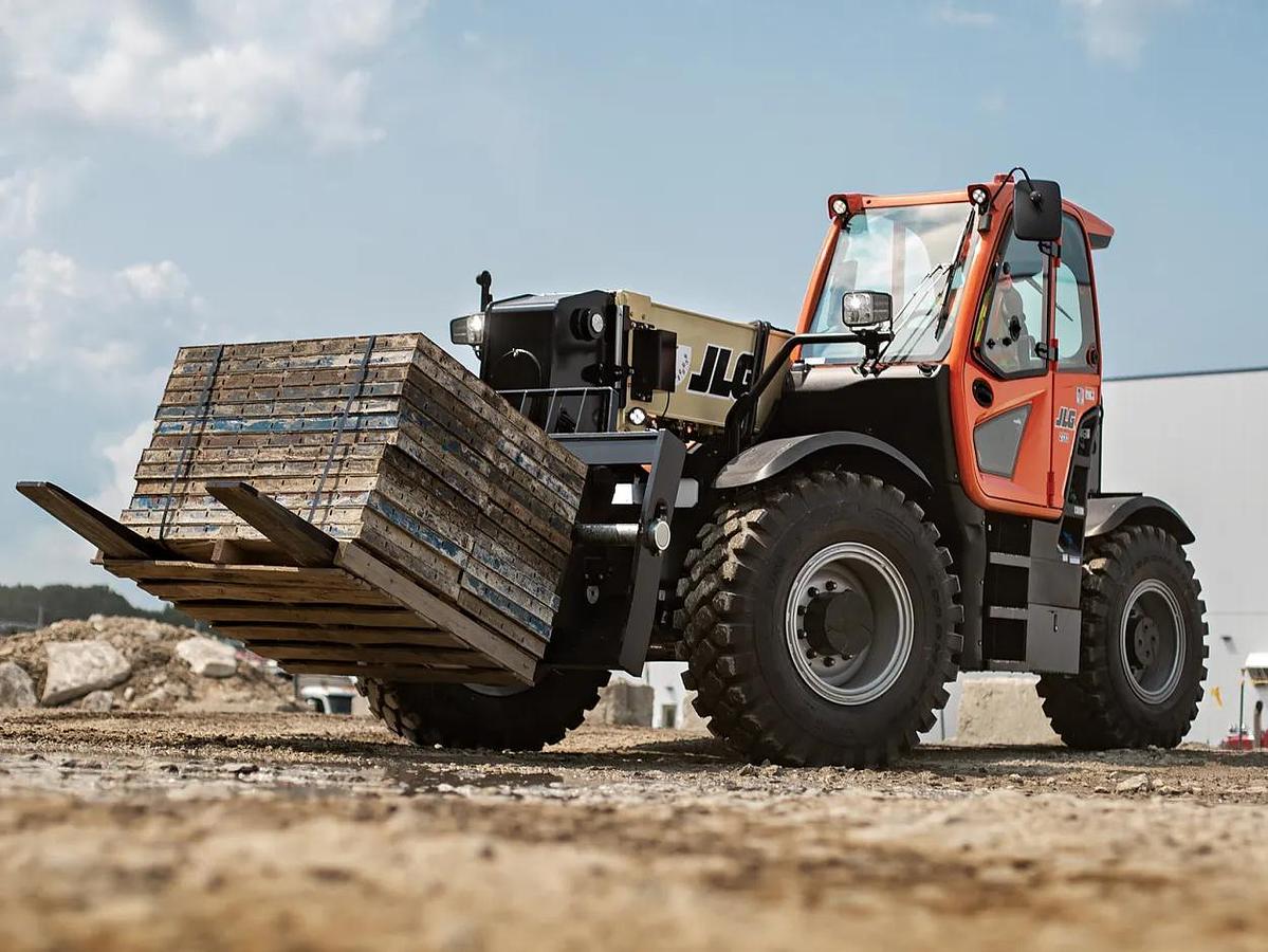 26,000lb. Telehandler, High Capacity, 32-34 ft., Variable Reach
